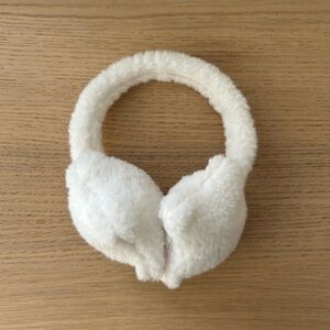 White fleece earmuffs, star-shaped